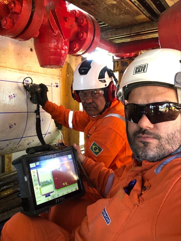 Equipe de Inspeção da Brito&Kerche realizando inspeção de mapeamento de corrosão em vaso de pressão